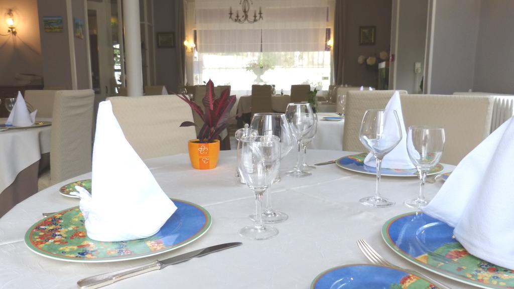 Hotel Restaurant "Le Relais" Courtenay  Rum bild