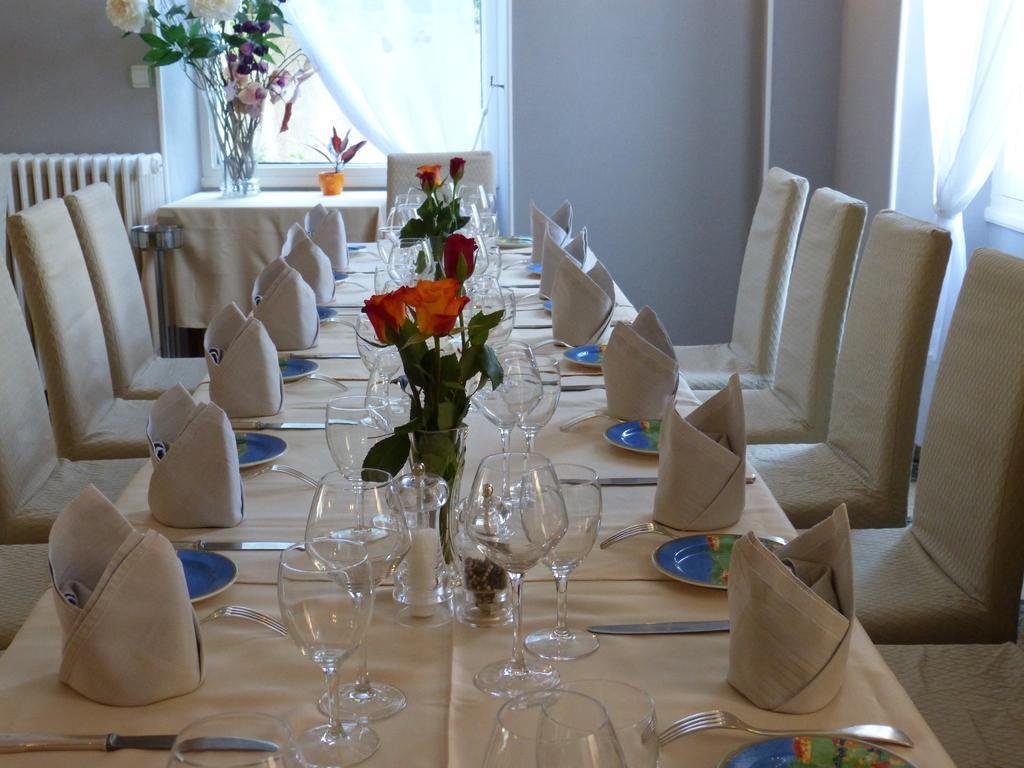 Hotel Restaurant "Le Relais" Courtenay  Rum bild