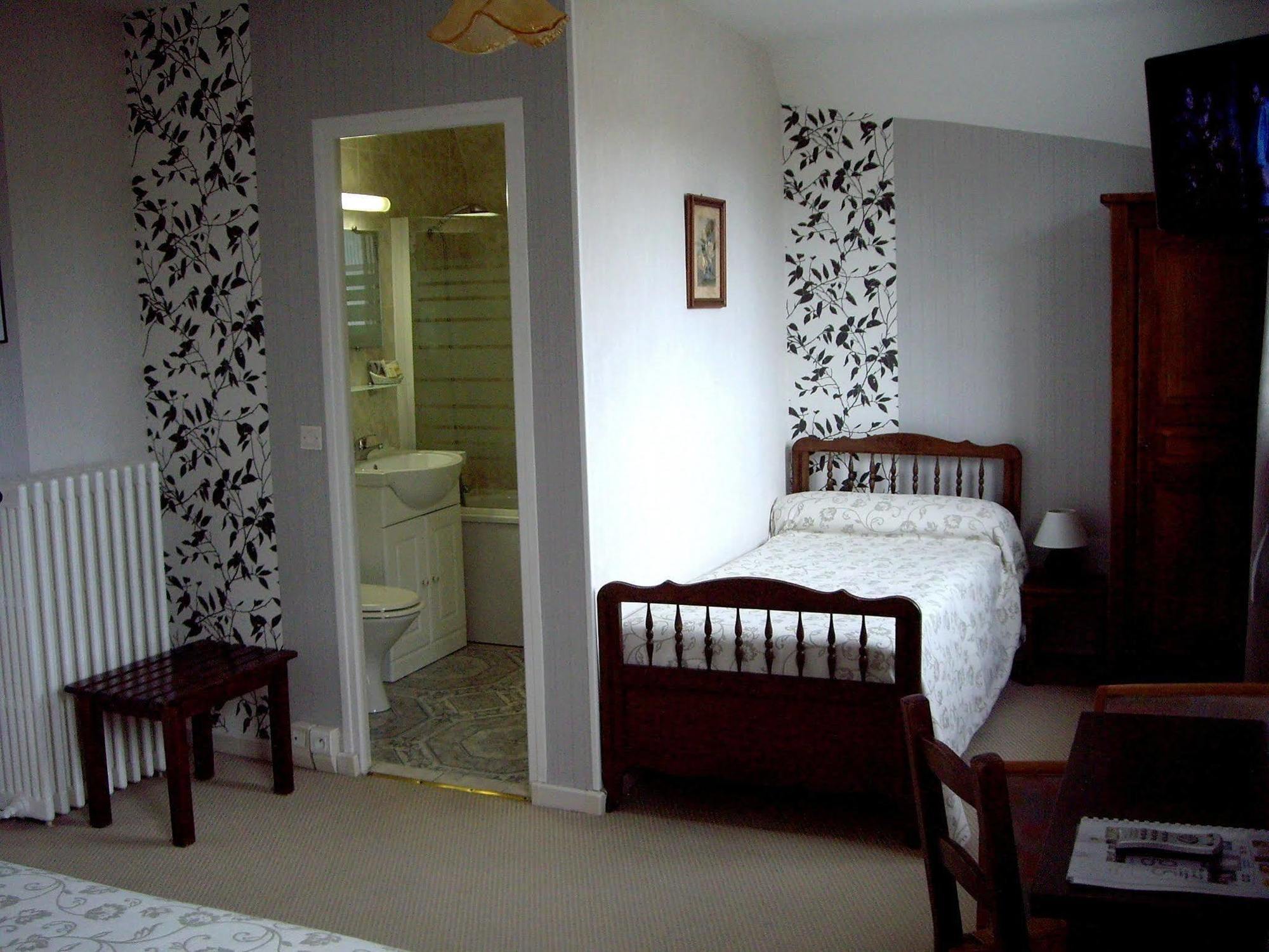 Hotel Restaurant "Le Relais" Courtenay  Exteriör bild